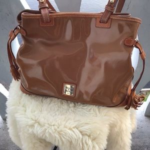 Vintage Dooney & Bourke Oversized Brown Patent Leather Shoulder Handbag